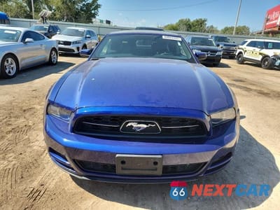 Piąte zdjęcie samochodu w środku: 2014 FORD MUSTANG VIN:1ZVBP8EM1E5291517 - miniatura