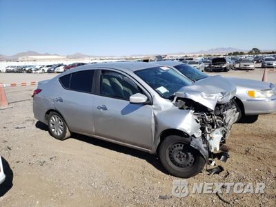 Czwarte zdjęcie samochodu z boku: 2019 NISSAN VERSA S VIN:3N1CN7APXKL862654 - miniatura