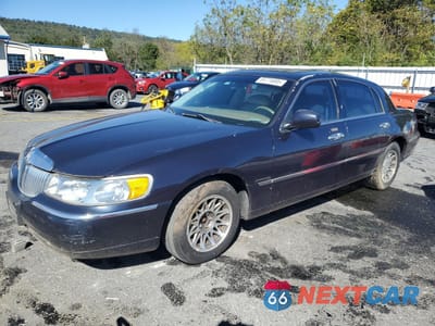 2000 LINCOLN TOWN CAR SIGNATURE 1LNHM82W2YY815736 - główne zdjęcie licytacji z USA - miniatura