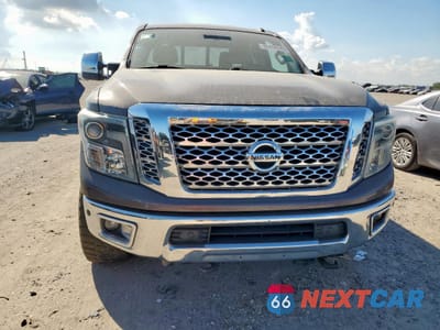 Piąte zdjęcie samochodu w środku: 2016 NISSAN TITAN XD SL VIN:1N6BA1F47GN514606 - miniatura