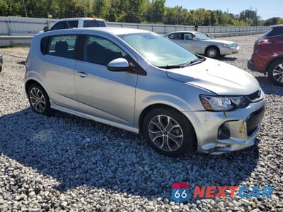 Czwarte zdjęcie samochodu z boku: 2019 CHEVROLET SONIC LT VIN:1G1JD6SB6K4149298 - miniatura