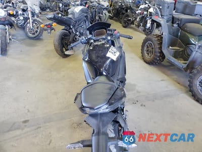 Zdjęcie 6 z 10 samochodu: 2025 KAWASAKI EX650 R VIN:ML5EXER11SDAD9758 - miniatura