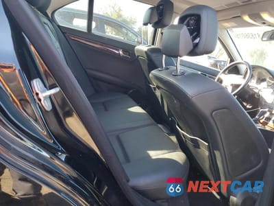 Zdjęcie 10 z 12 samochodu: 2011 MERCEDES-BENZ C 300 4MATIC VIN:WDDGF8BB7BR147141 - miniatura