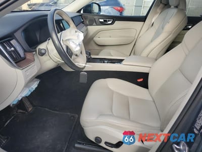 Zdjęcie 7 z 15 samochodu: 2021 VOLVO XC60 T6 MOMENTUM VIN:LYVA22RKXMB873049 - miniatura