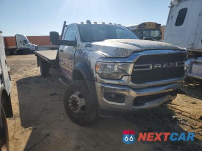 Czwarte zdjęcie samochodu z boku: 2020 RAM 5500 FLATBED TRUCK VIN:3C7WRMDL7LG113233 - miniatura