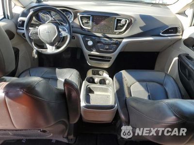 Zdjęcie 8 z 12 samochodu: 2017 CHRYSLER PACIFICA TOURING L VIN:2C4RC1BG7HR539778 - miniatura