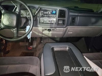 Zdjęcie 8 z 12 samochodu: 2002 CHEVROLET TAHOE C1500 VIN:1GNEC13VX2J315094 - miniatura