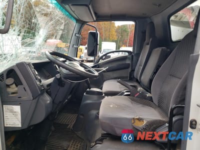 Zdjęcie 7 z 13 samochodu: 2009 ISUZU NPR BOX TRUCK VIN:4KLB4W1N39J801961 - miniatura