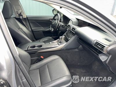 Piąte zdjęcie samochodu w środku: 2017 LEXUS IS 300 VIN:JTHCM1D2XH5014973 - miniatura