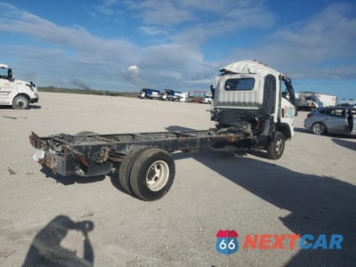 Trzecie zdjęcie samochodu z tyłu: 2021 ISUZU NPR VIN:54DB4W1D6MS202798 - miniatura