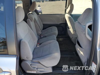 Zdjęcie 11 z 17 samochodu: 2017 TOYOTA SIENNA LE VIN:5TDKZ3DC9HS823829 - miniatura