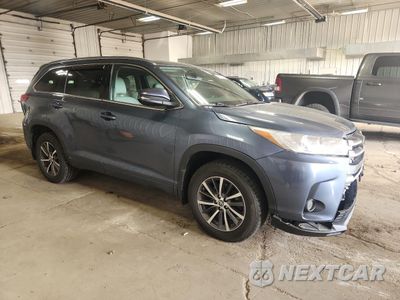 Czwarte zdjęcie samochodu z boku: 2017 TOYOTA HIGHLANDER SE VIN:5TDJZRFH6HS522247 - miniatura