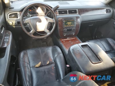 Zdjęcie 8 z 13 samochodu: 2008 GMC YUKON XL DENALI VIN:1GKFK66898J143253 - miniatura