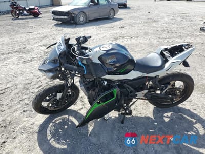 Trzecie zdjęcie samochodu z tyłu: 2022 KAWASAKI EX650 N VIN:ML5EXEN10NDA72443 - miniatura
