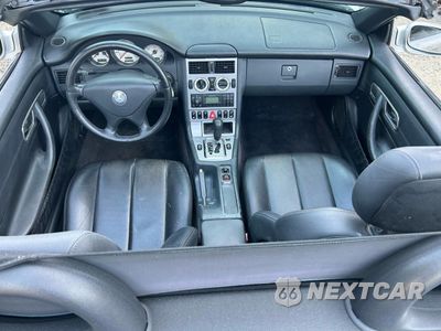 Zdjęcie 9 z 10 samochodu: 2001 MERCEDES-BENZ SLK 230 KOMPRESSOR VIN:WDBKK49F31F234132 - miniatura