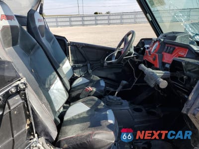 Piąte zdjęcie samochodu w środku: 2014 POLARIS RZR 1000 XP EPS VIN:4XAST1EA8EB929380 - miniatura