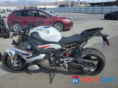 Trzecie zdjęcie samochodu z tyłu: 2024 BMW S 1000 R VIN:WB10E5305R6J50073 - miniatura