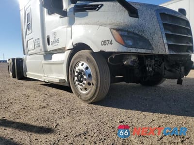 Zdjęcie 9 z 10 samochodu: 2019 FREIGHTLINER CASCADIA 126 SEMI TRUCK VIN:3AKJHHDR5KSKW2230 - miniatura