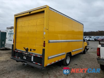 Trzecie zdjęcie samochodu z tyłu: 2022 GMC SAVANA G3500 - BOX TRUCK VIN:7GZ37TC76NN003369 - miniatura