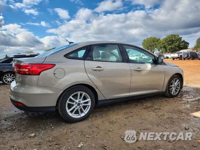Trzecie zdjęcie samochodu z tyłu: 2016 FORD FOCUS SE VIN:1FADP3F2XGL210885 - miniatura