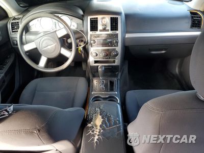 Zdjęcie 8 z 14 samochodu: 2010 CHRYSLER 300 TOURING VIN:2C3CA4CD6AH208904 - miniatura