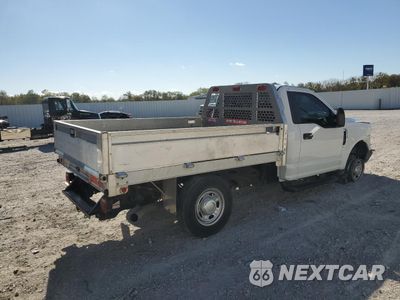 Trzecie zdjęcie samochodu z tyłu: 2018 FORD F250 SUPER DUTY VIN:1FDBF2A62JEC27003 - miniatura