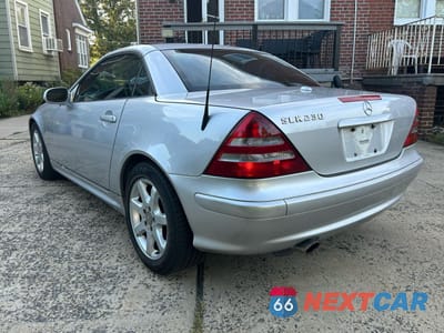 Trzecie zdjęcie samochodu z tyłu: 2001 MERCEDES-BENZ SLK 230 KOMPRESSOR VIN:WDBKK49F31F234132 - miniatura