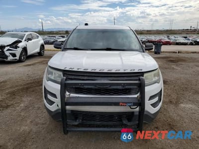 Piąte zdjęcie samochodu w środku: 2016 FORD EXPLORER POLICE INTERCEPTOR VIN:1FM5K8AT7GGA86735 - miniatura