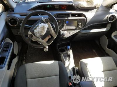 Zdjęcie 8 z 12 samochodu: 2013 TOYOTA PRIUS C VIN:JTDKDTB36D1542029 - miniatura