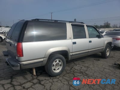 Trzecie zdjęcie samochodu z tyłu: 1999 CHEVROLET SUBURBAN K1500 VIN:3GNFK16R7XG129897 - miniatura