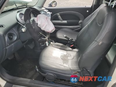 Zdjęcie 7 z 12 samochodu: 2003 MINI COOPER VIN:WMWRC33493TE15349 - miniatura