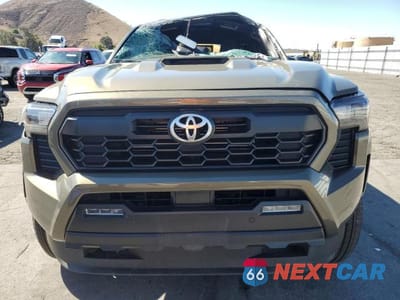 Piąte zdjęcie samochodu w środku: 2024 TOYOTA TACOMA DOUBLE CAB VIN:3TMKB5FN1RM005771 - miniatura