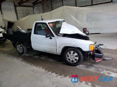 Czwarte zdjęcie samochodu z boku: 1988 TOYOTA PICKUP 1/2 TON RN50 VIN:JT4RN50A4J5168548 - miniatura
