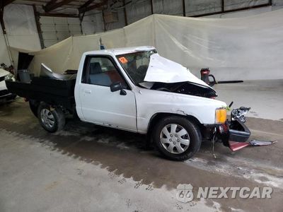 Czwarte zdjęcie samochodu z boku: 1988 TOYOTA PICKUP 1/2 TON RN50 VIN:JT4RN50A4J5168548 - miniatura