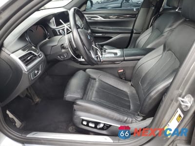 Zdjęcie 7 z 14 samochodu: 2017 BMW 740 I VIN:WBA7E2C59HG740424 - miniatura