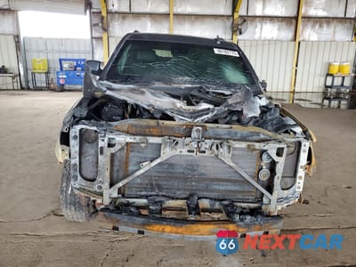 Piąte zdjęcie samochodu w środku: 2020 CHEVROLET SUBURBAN K1500 LT VIN:1GNSKHKC1LR156323 - miniatura