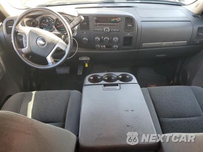 Zdjęcie 8 z 11 samochodu: 2008 CHEVROLET SILVERADO K3500 VIN:1GCJK39K98E150840 - miniatura