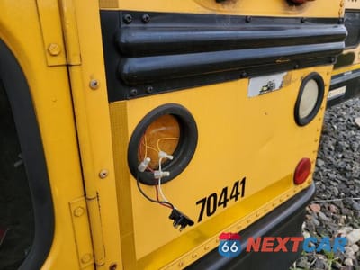 Zdjęcie 9 z 10 samochodu: 2006 THOMAS SAF-T-LINER C2 - SCHOOL BUS VIN:4UZAAXCS16CV84192 - miniatura