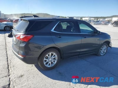 Trzecie zdjęcie samochodu z tyłu: 2018 CHEVROLET EQUINOX LT VIN:2GNAXJEV7J6339266 - miniatura