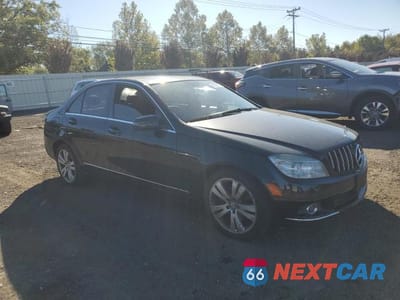 Czwarte zdjęcie samochodu z boku: 2011 MERCEDES-BENZ C 300 4MATIC VIN:WDDGF8BB7BR147141 - miniatura