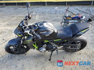 Trzecie zdjęcie samochodu z tyłu: 2019 KAWASAKI ER650 G VIN:JKAEREG16KDA03078 - miniatura