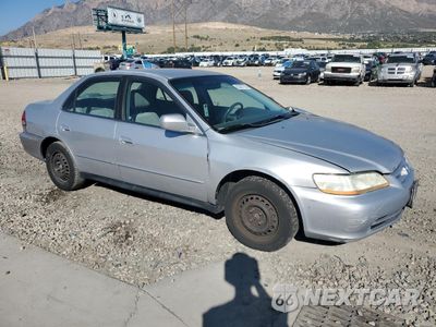 Czwarte zdjęcie samochodu z boku: 2002 HONDA ACCORD LX VIN:3HGCG66552G704399 - miniatura