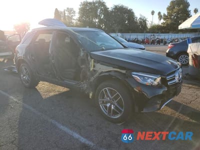 Czwarte zdjęcie samochodu z boku: 2019 MERCEDES-BENZ GLC 300 4MATIC VIN:WDC0G4KB4KV122586 - miniatura