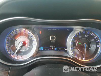 Zdjęcie 9 z 11 samochodu: 2018 CHRYSLER 300 TOURING VIN:2C3CCAAG4JH320610 - miniatura