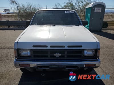 Piąte zdjęcie samochodu w środku: 1992 NISSAN TRUCK LONG WHEELBASE VIN:1N6HD12S1NC320104 - miniatura