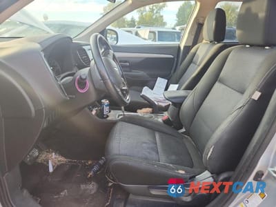 Zdjęcie 7 z 12 samochodu: 2016 MITSUBISHI OUTLANDER ES VIN:JA4AD2A35GZ010794 - miniatura