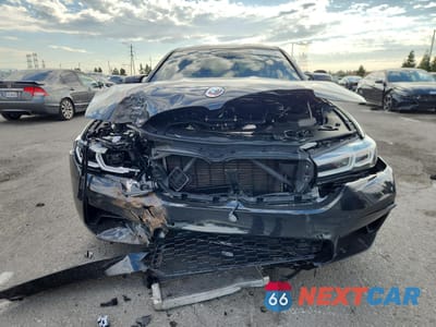 Piąte zdjęcie samochodu w środku: 2023 BMW M5 VIN:WBS83CH08PCL28431 - miniatura