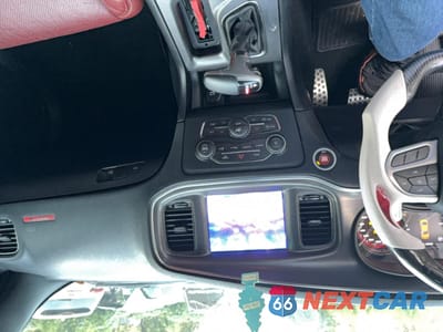 Zdjęcie 9 z 10 samochodu: 2019 DODGE CHARGER SRT HELLCAT VIN:2C3CDXL98KH711937 - miniatura