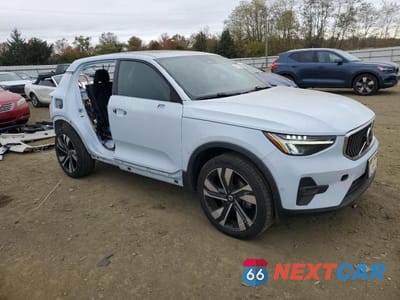 Czwarte zdjęcie samochodu z boku: 2024 VOLVO XC40 PLUS VIN:YV4L12UE3R2204916 - miniatura