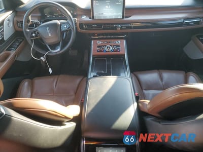 Zdjęcie 8 z 14 samochodu: 2023 LINCOLN AVIATOR RESERVE VIN:5LM5J7XC8PGL09169 - miniatura